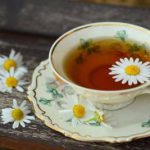 به این ۵ دلیل از نوشیدن چای بابونه غافل نشوید